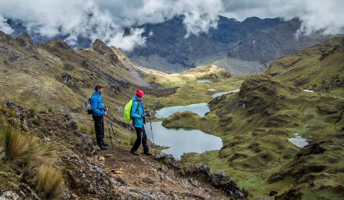peru-lares-valley-hikers-lake